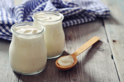 Nízkotučný bílý jogurt